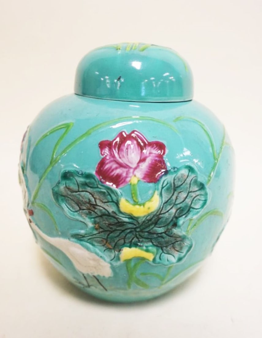 PORCELAIN GINGER JAR: PORCELAIN GINGER JAR, APPROXIMATELY 7 1/4 IN HIGH