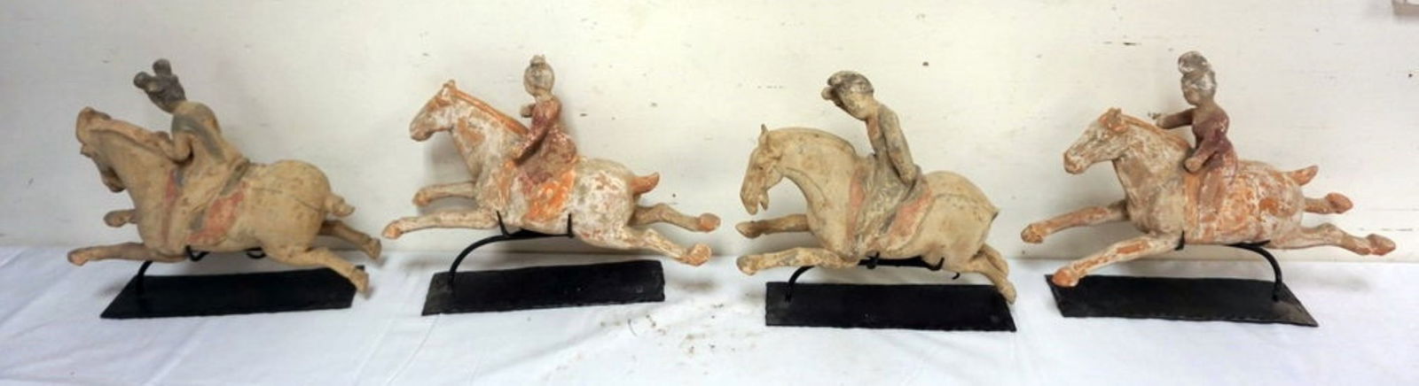 CHINESE TERRACOTTA FIGURES (1 of 13)