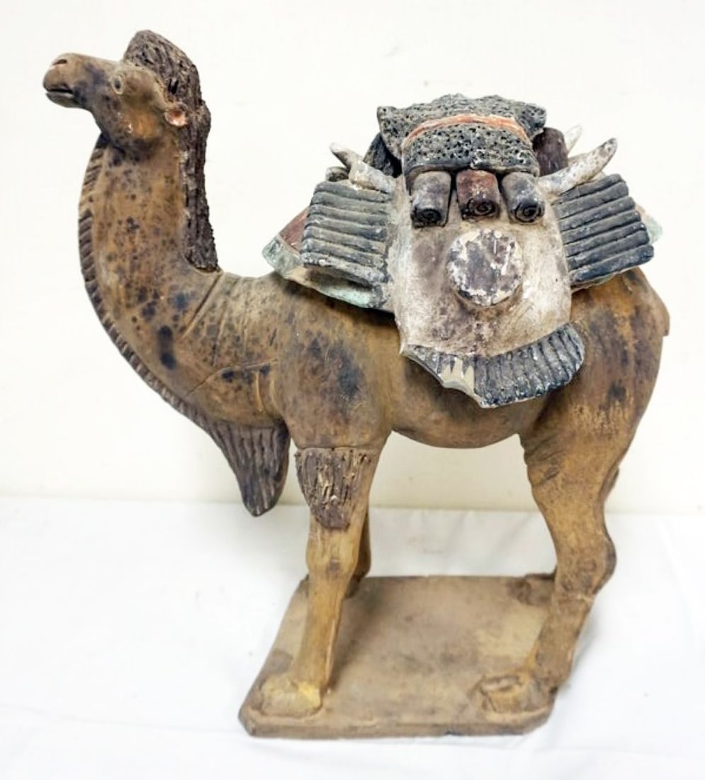 CHINESE TERRACOTTA FIGURE (1 of 6)