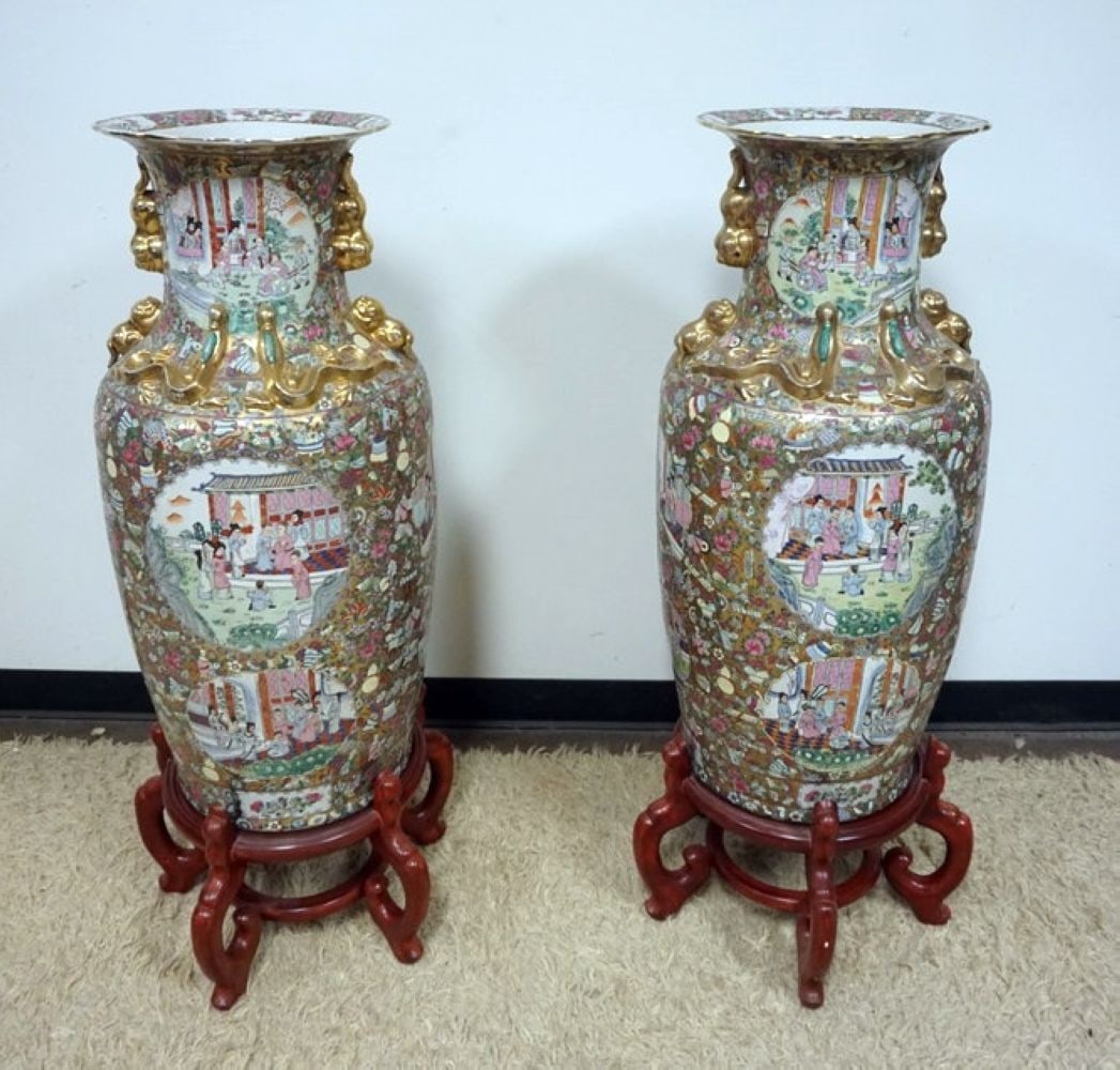 CHINESE PORCELAIN FLOOR URNS (1 of 13)