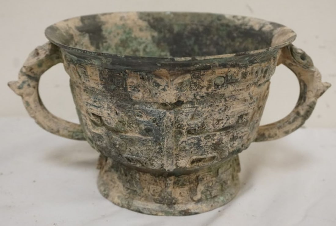 BRONZE DOUBLE HANDLED POT (1 of 6)