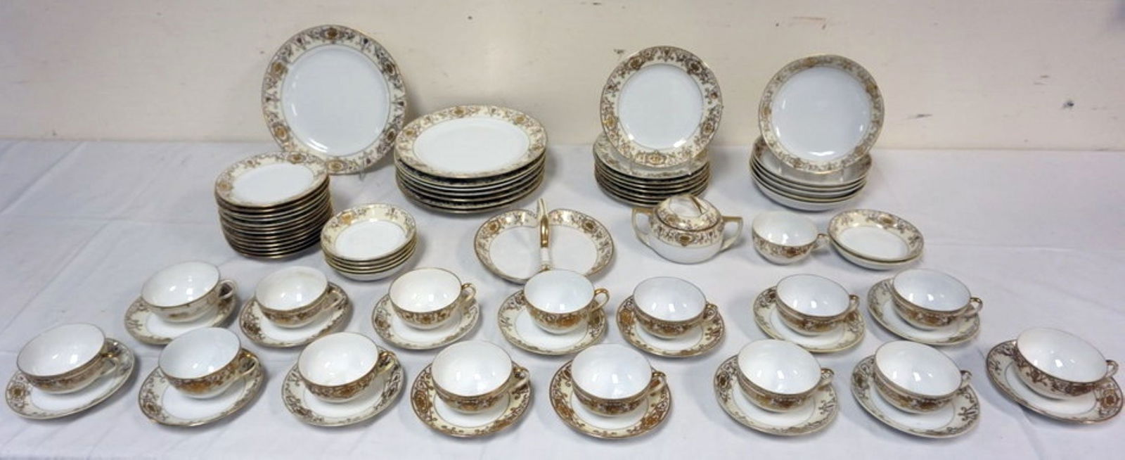 NORITAKE DINNERWARE SET (1 of 6)