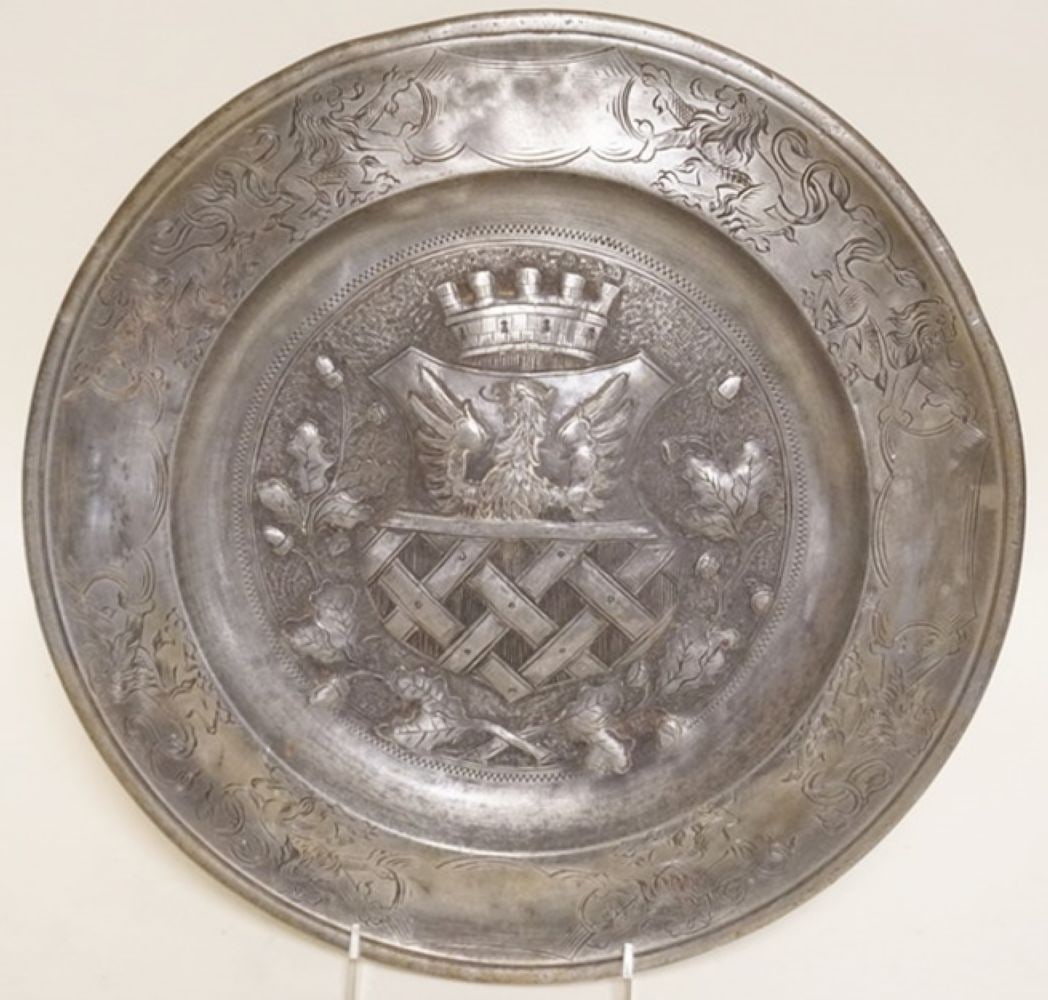PEWTER CHARGER: PEWTER CHARGER W/EMBOSSED CREST DESIGN IN CENTER, APPROXIMATELY 13 IN