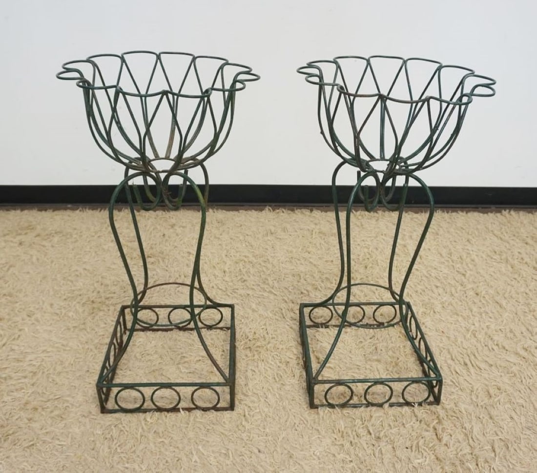 WIRE PATIO PLANTERS (1 of 3)