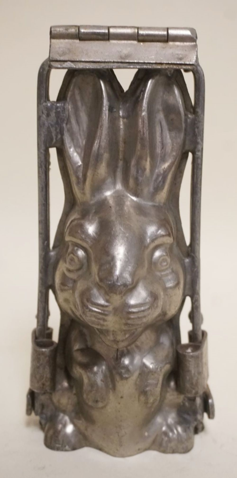 ANTIQUE CHOCOLATE RABBIT MOLD (1 of 3)