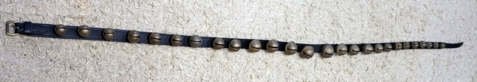 NICE STRAND OF BRASS SLEIGH BELLS (1 of 6)