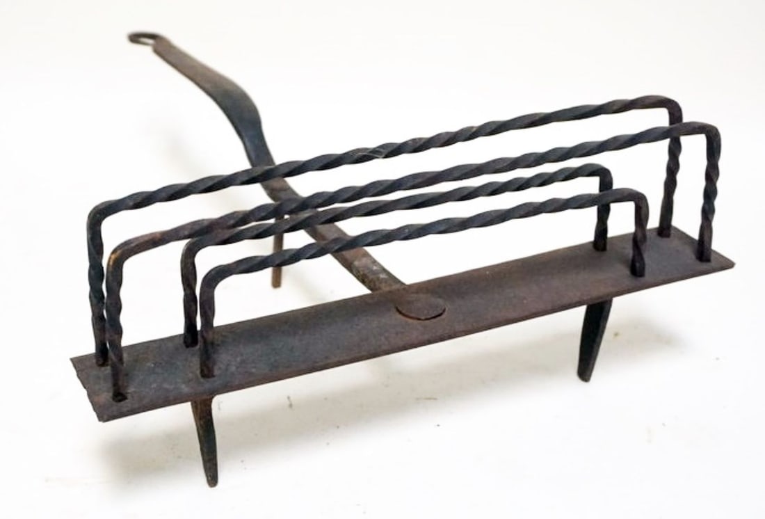 ANTIQUE WROUGHT IRON HEARTH TOASTER: ANTIQUE WROUGHT IRON HEARTH TOASTER, APPROXIMATELY 16 IN X 13 IN X 4 IN H