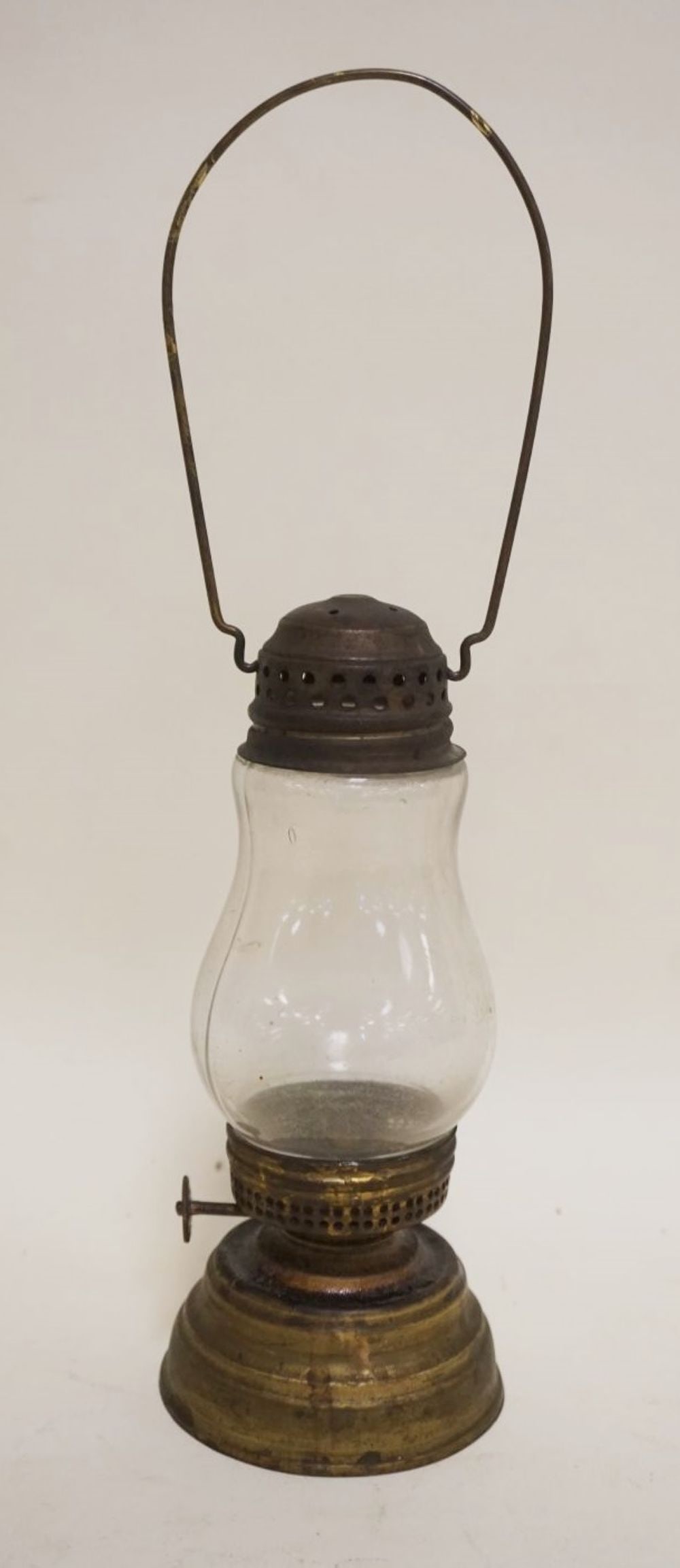 ANTIQUE OIL SKATERS LAMP (1 of 4)