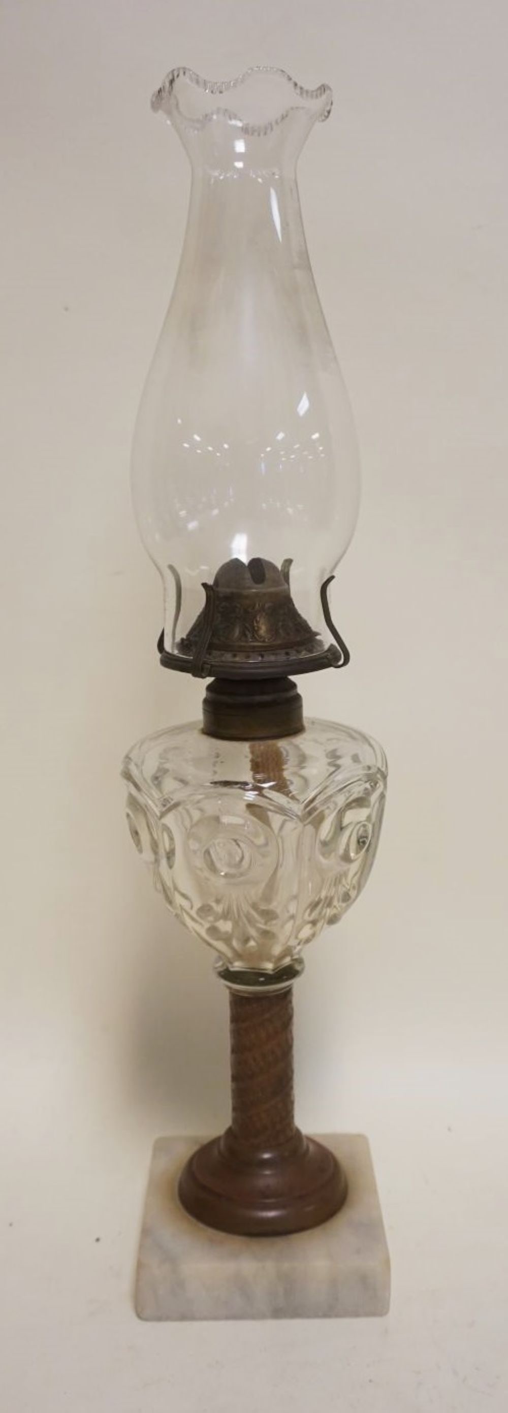 ANTIQUE KEROSENE LAMP (1 of 4)