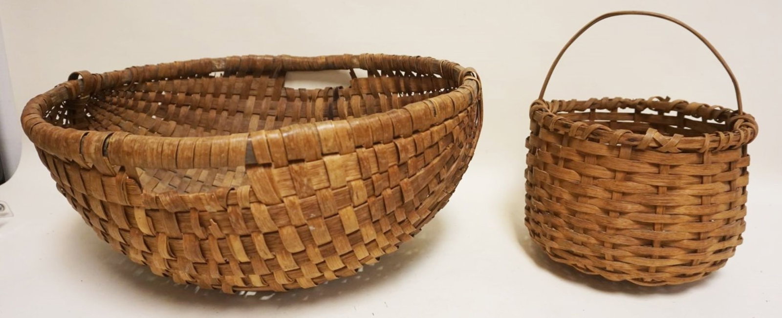 2 WOVEN SPLINT BASKETS: 2 WOVEN SPLINT BASKETS