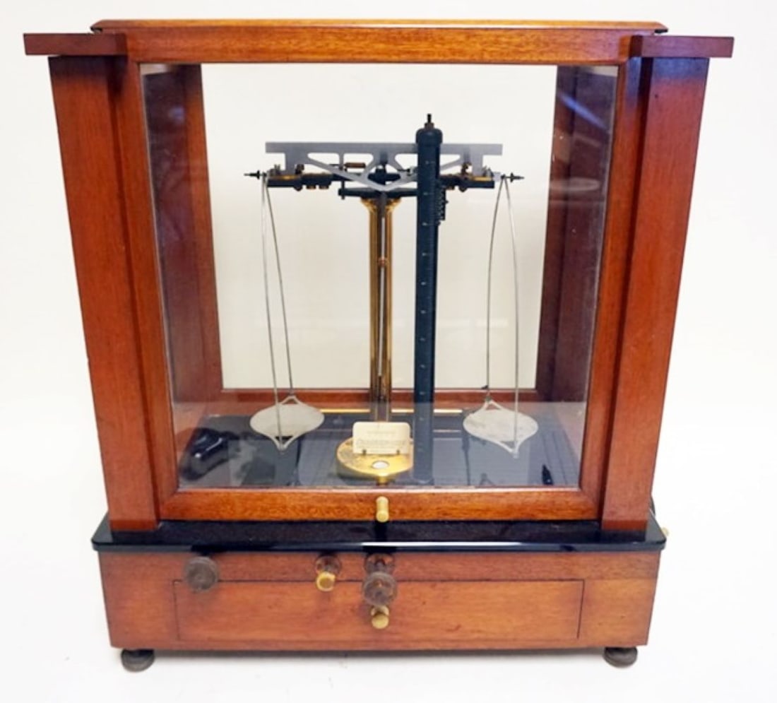 ANTIQUE LABORATORY SCALE (1 of 4)