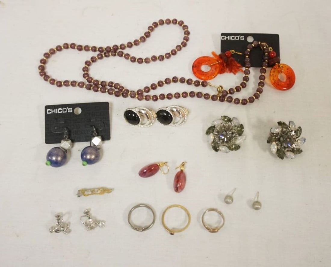 GROUP OF LADIES JEWELRY: GROUP OF LADIES JEWELRY INCLUDING EARRINGS, RINGS, NAPIER NECKLACE AND MORE
