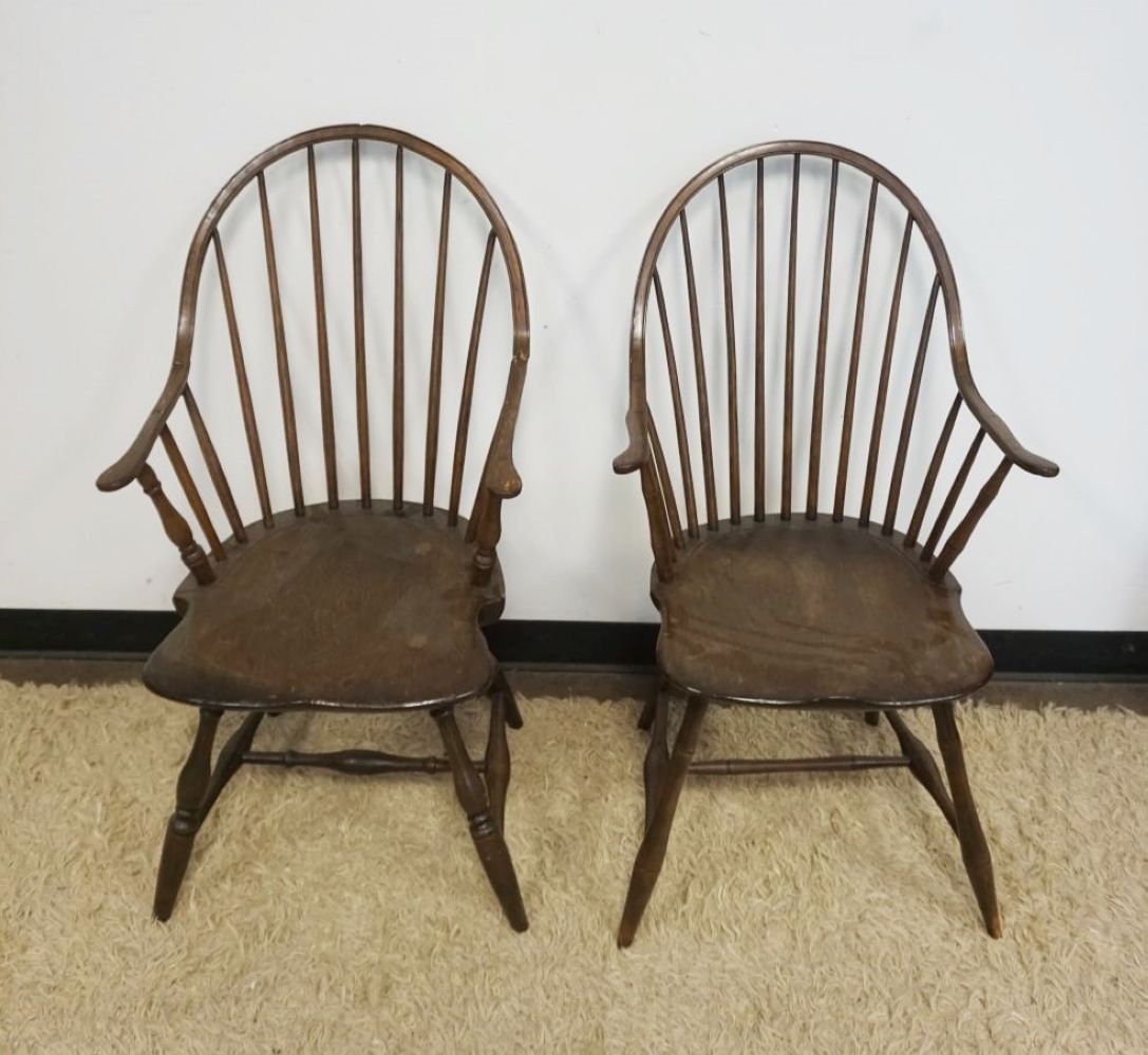 PAIR OF ANTIQUE CONTINOUS ARM WINDSOR CHAIRS (1 of 5)