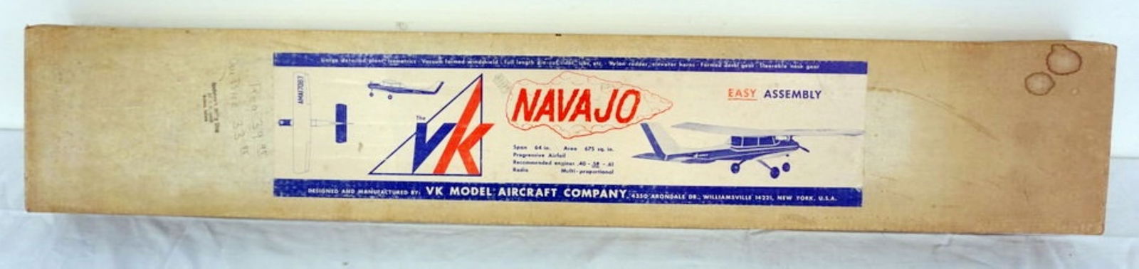 AIRPLANE MODEL KIT NAVAJO (1 of 6)