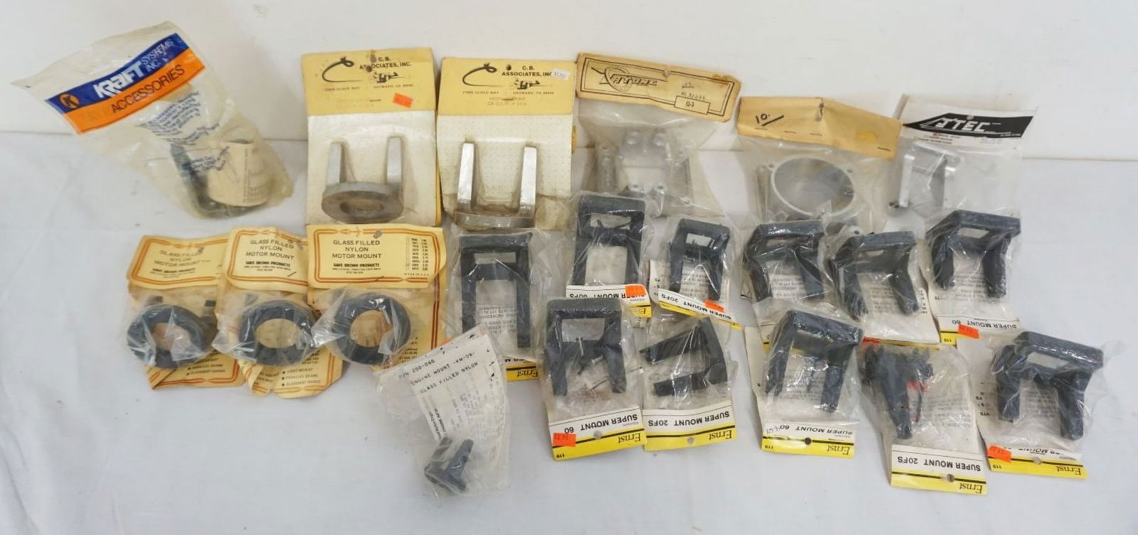 VINTAGE R/C AIRPLANE PARTS (1 of 4)