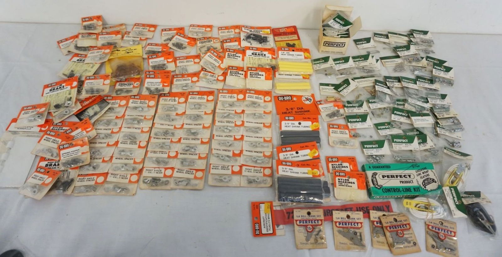 VINTAGE R/C AIRPLANE PARTS (1 of 4)