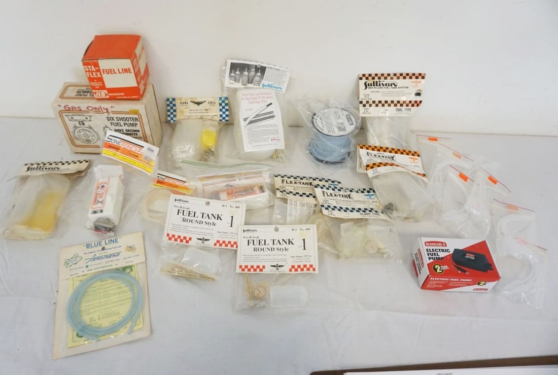 VINTAGE MODEL AIRPLANE N.O.S. (1 of 5)