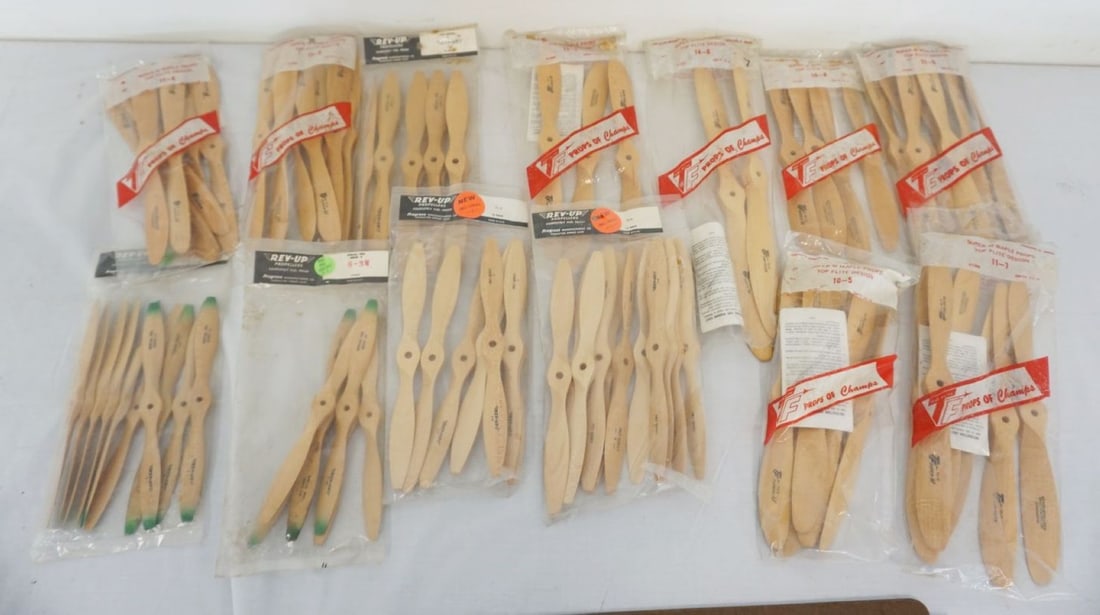 VINTAGE MODEL AIRPLANE PROPS/PROPELLORS (1 of 4)