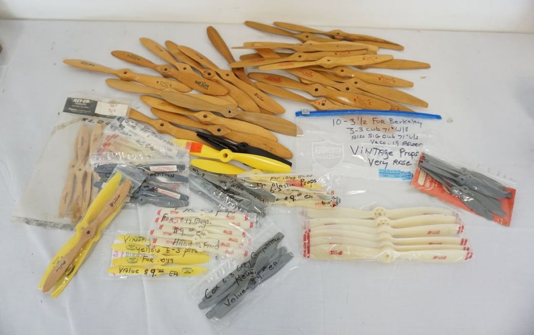 VINTAGE MODEL AIRPLANE PROPS/PROPELLORS (1 of 5)
