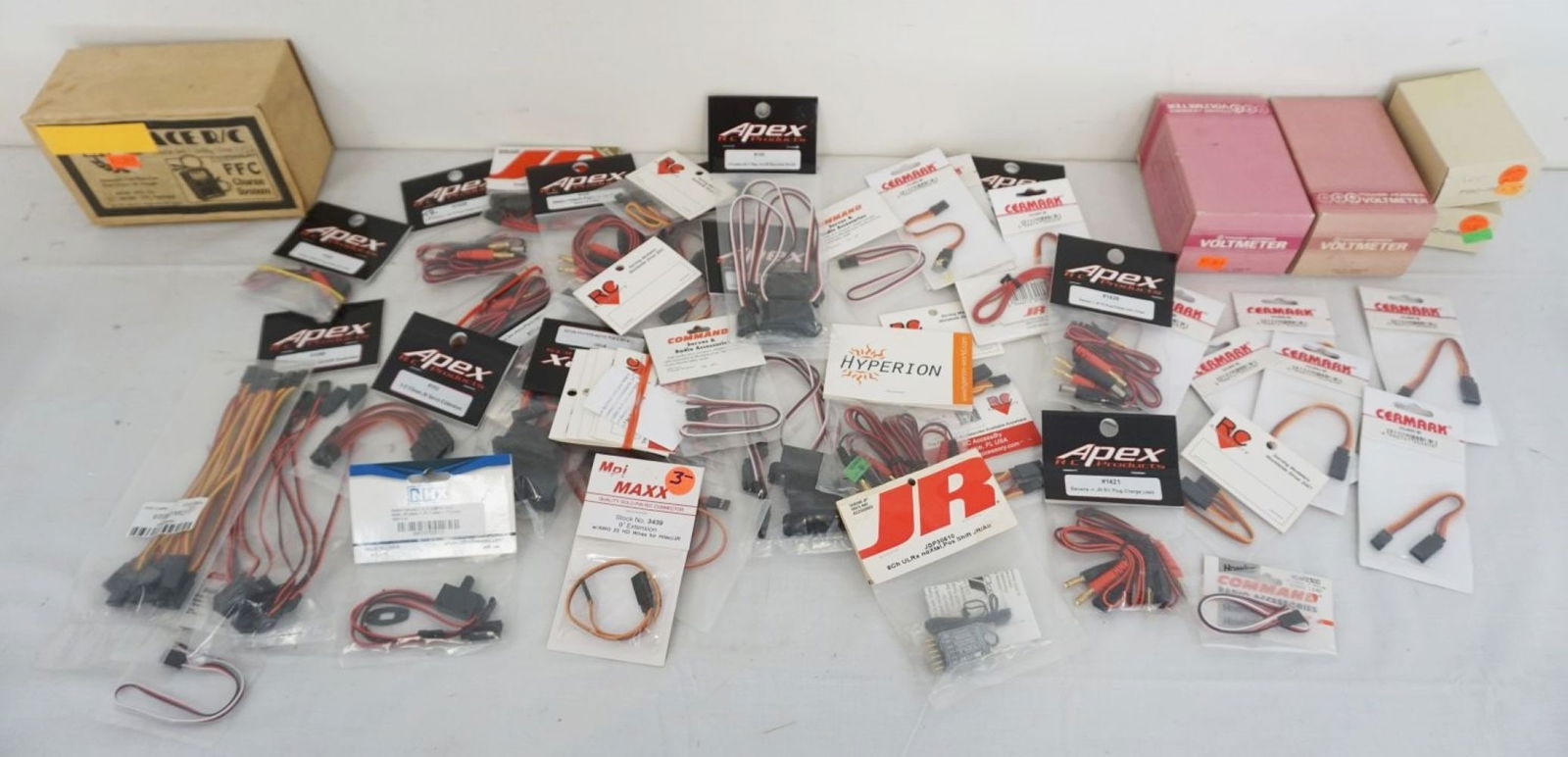 VINTAGE MODEL AIRPLANE PARTS (1 of 6)