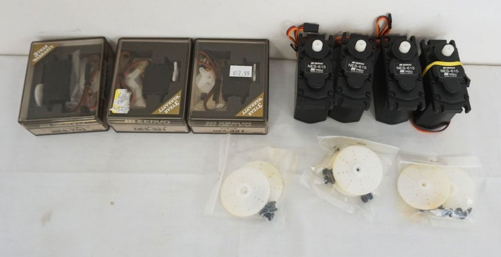 VINTAGE MODEL AIRPLANE PARTS (1 of 4)