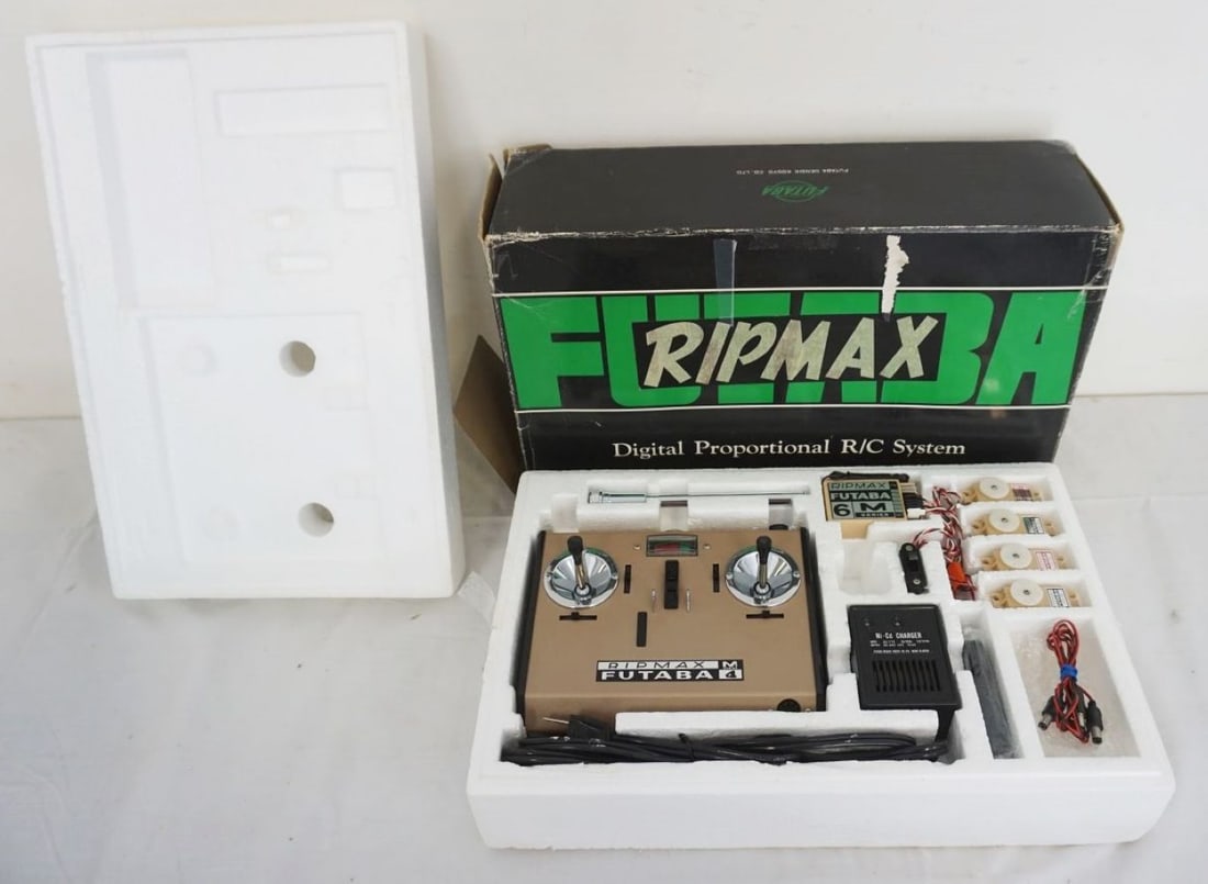 VINTAGE MODEL AIRPLANE PARTS (1 of 5)