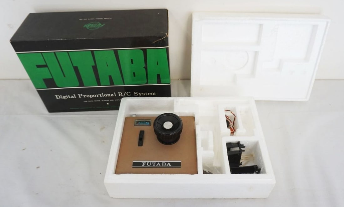 VINTAGE MODEL AIRPLANE PARTS (1 of 3)