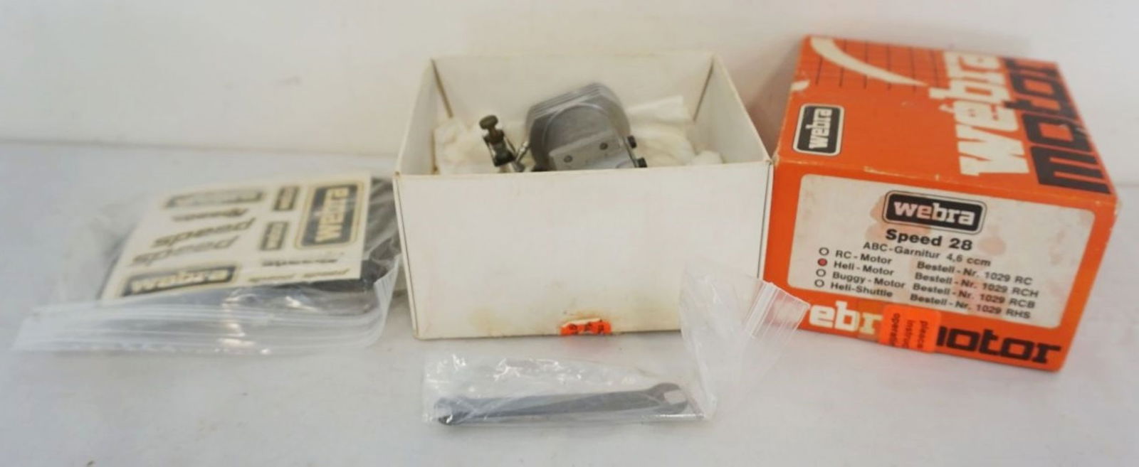 VINTAGE MODEL AIRPLANE GAS ENGINE (1 of 4)