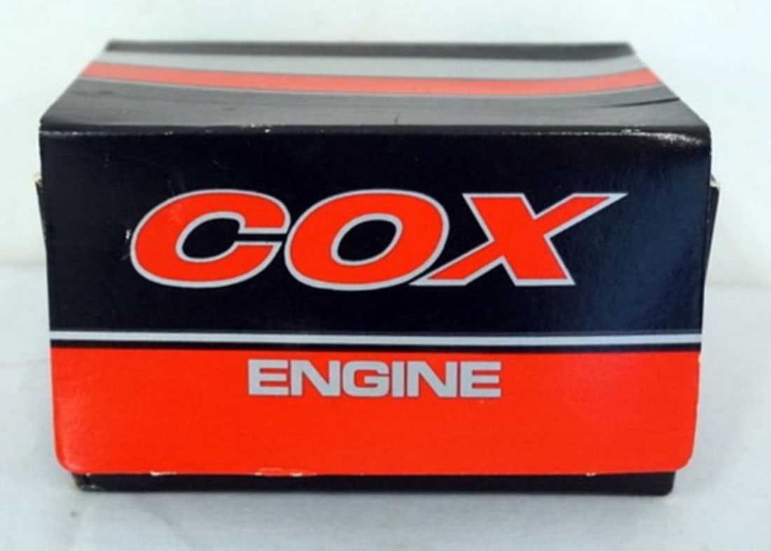 VINTAGE MODEL AIRPLANE GAS ENGINE (1 of 2)