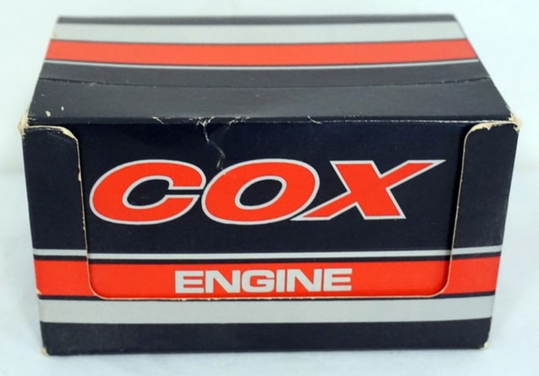 VINTAGE MODEL AIRPLANE GAS ENGINE (1 of 2)