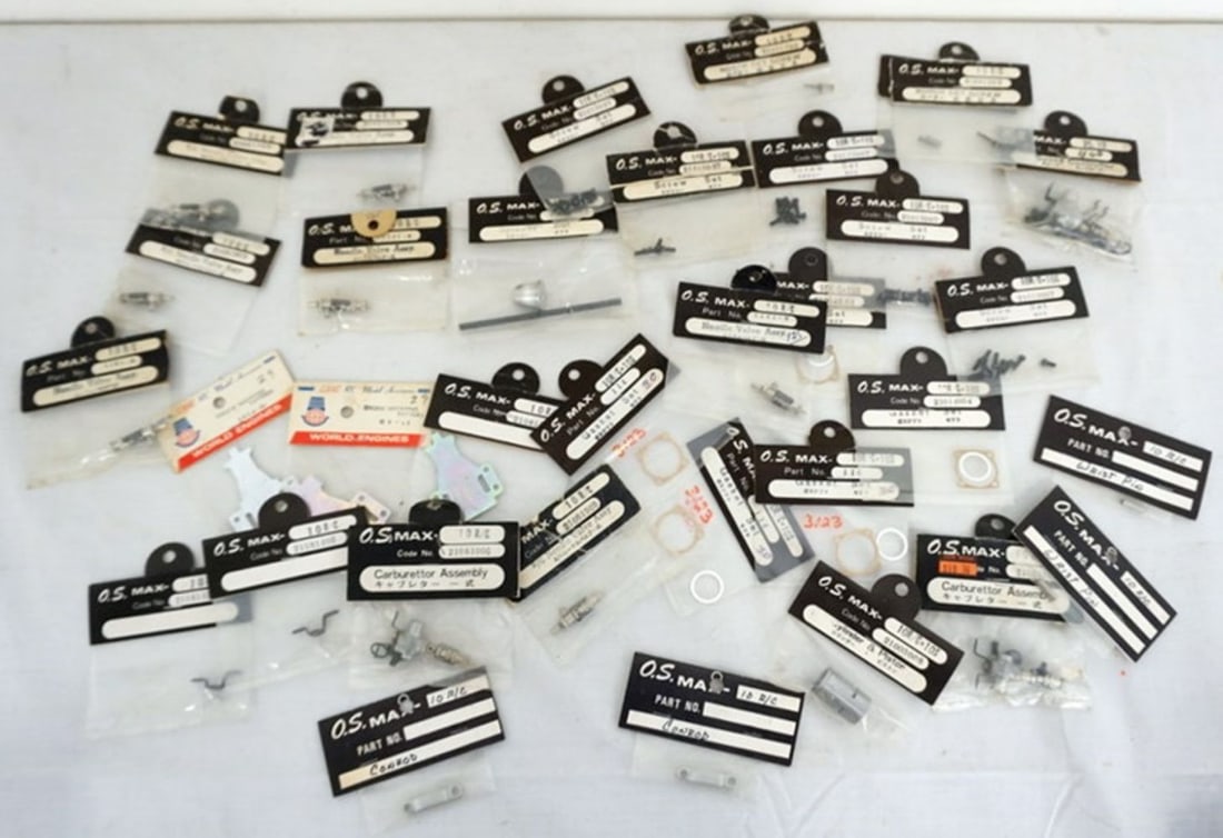 VINTAGE MODEL AIRPLANE PARTS (1 of 5)