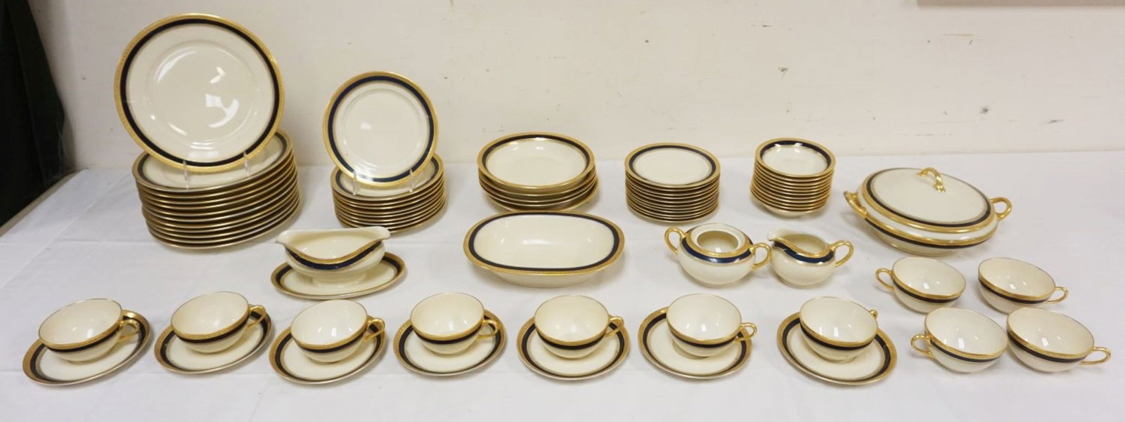 72 PIECE BOHEMIAN FINE CHINA: 72 PIECE BOHEMIAN FINE CHINA *ROYAL IVORY*