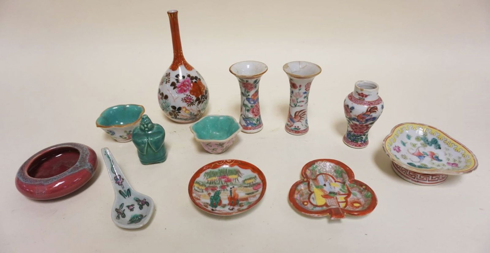 GROUP OF ASSORTED MINIATURE ASIAN VASES, ETC (1 of 7)