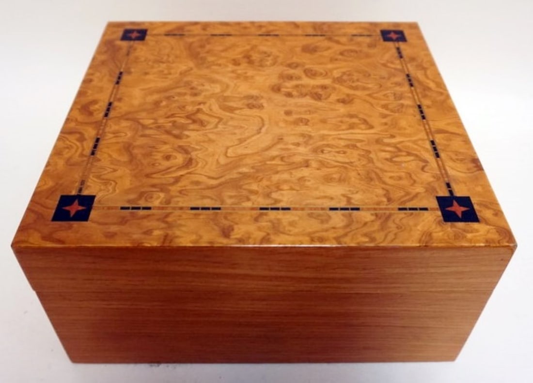 ITALIAN CIGAR INLAID HUMIDOR (1 of 3)