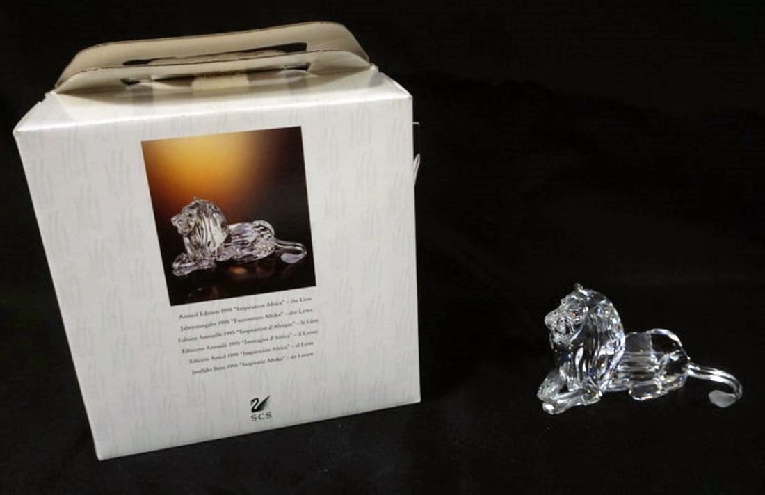 SWAROVSKI LEAD CRYSTAL LION: SWAROVSKI LEAD CRYSTAL LION, INSPIRATION AFRICA THE LION, APPROXIMATELY 3 IN X 5 IN