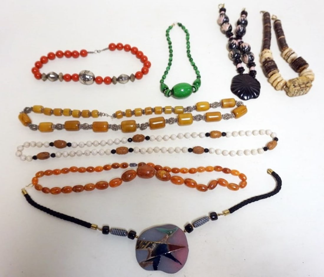 ASSORTED NECKLACES (1 of 5)