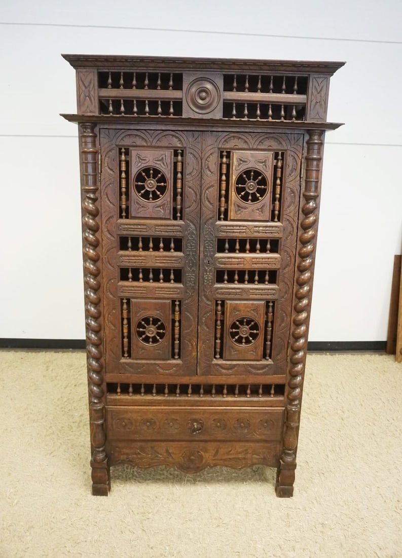 ENGLISH OAK BRENTON CABINET (1 of 4)