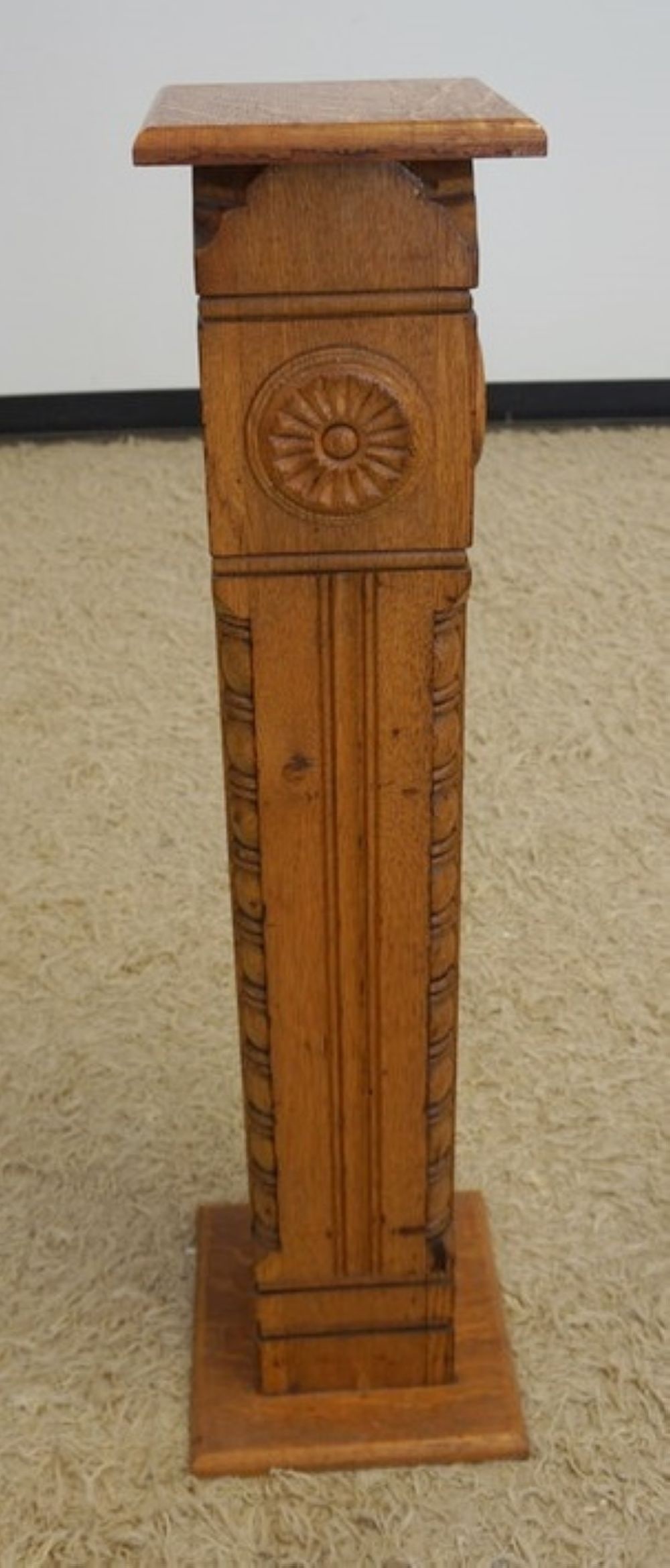 OAK KNEWL POST: OAK KNEWL POST, APPROXIMATELY 10 IN SQUARE, 38 IN H