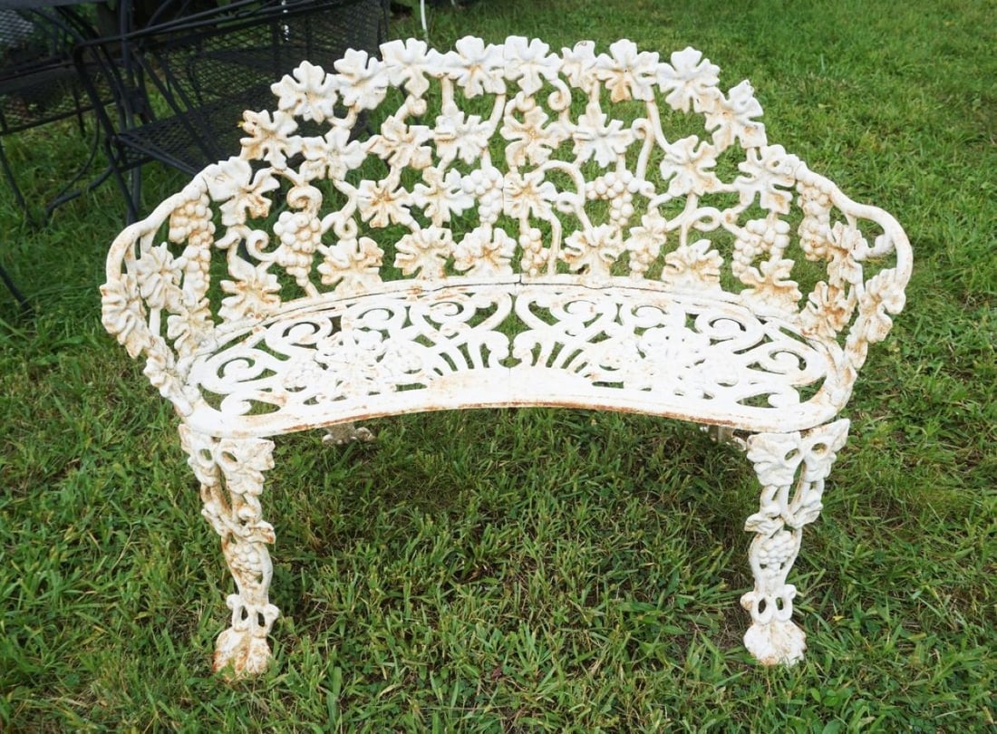 ORNATE CAST METAL GARDEN PATIO BENCH SETTEE (1 of 2)