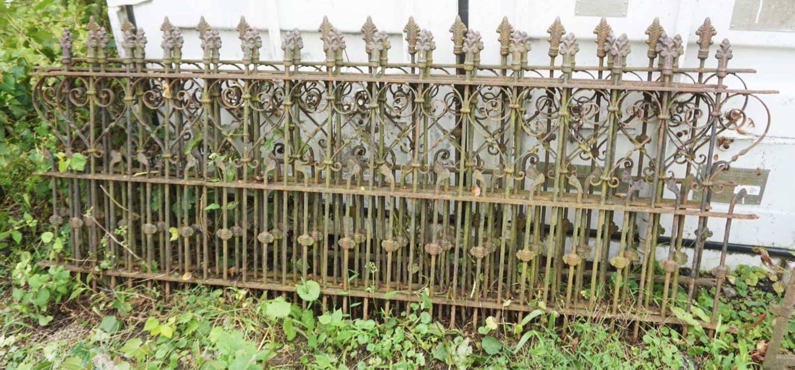 ANTIQUE CAST IRON FENCE (1 of 4)