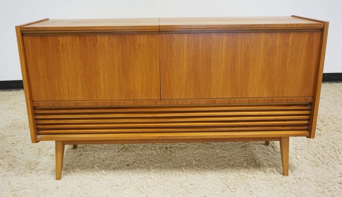 DANISH MODERN TEAK STEREO CONSOLE (1 of 7)