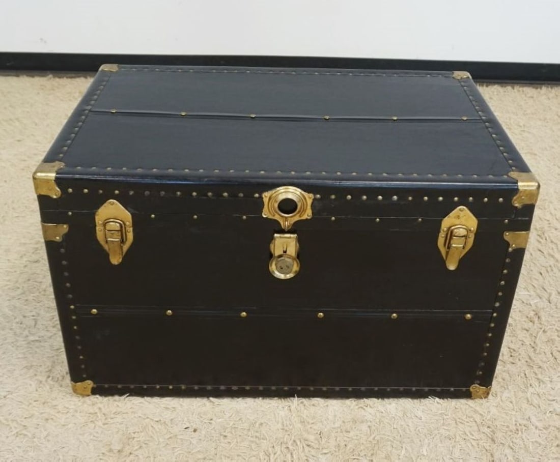 STEAMER TRUNK: STEAMER TRUNK WITH INTERIOR TRAY, APPROXIMATELY 38 IN X 22 IN X 22 IN H