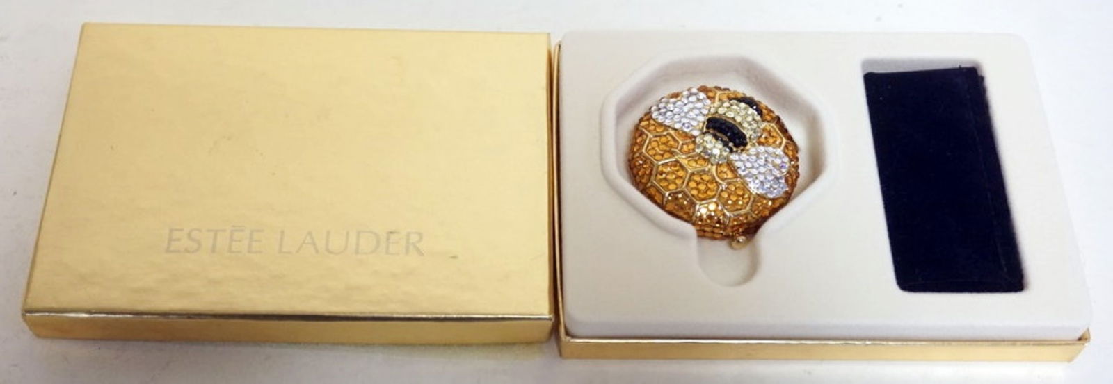 ESTEE LAUDER COMPACT (1 of 4)