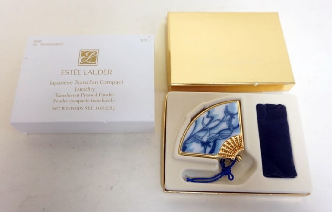 ESTEE LAUDER COMPACT (1 of 4)