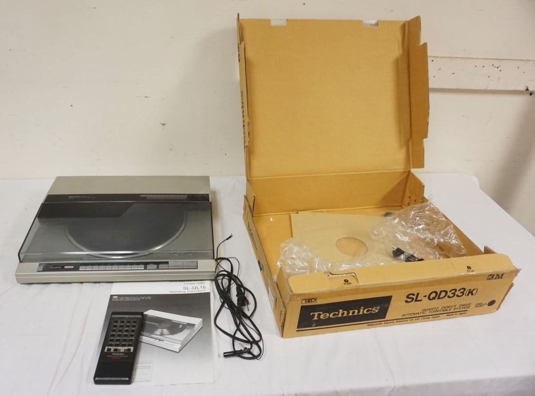 TECHNICS SL-QL15 TURNTABLE (1 of 3)