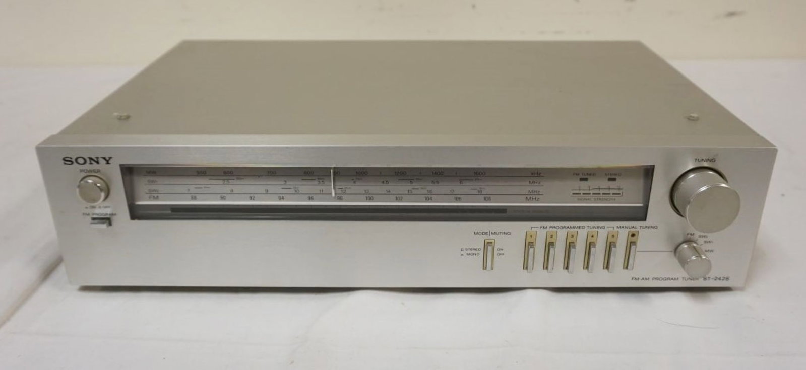 SONY AM/FM/SHORTWAVE STEREO TUNER ST-242S: SONY AM/FM/SHORTWAVE STEREO TUNER ST-242S