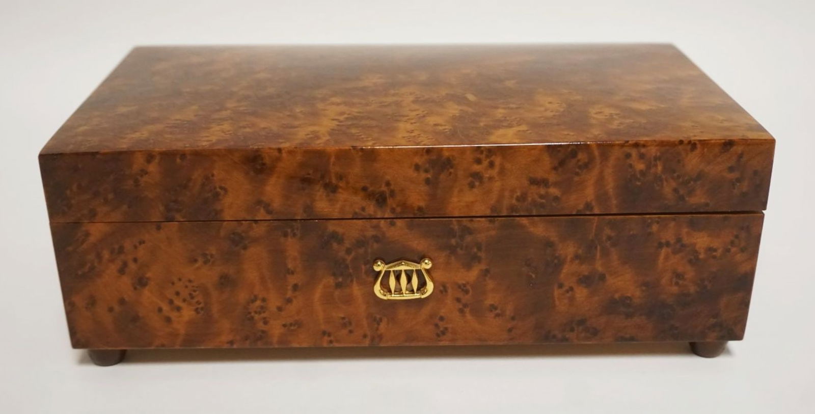 REUGE SWISS MUSIC BOX: REUGE SWISS MUSIC BOX IN BIRDSEYE WOOD CASE W/TUNE *THE THIEVING MAGPIE 3 PARTS* APPROXIMATELY 5 IN X 9 IN X 3 IN