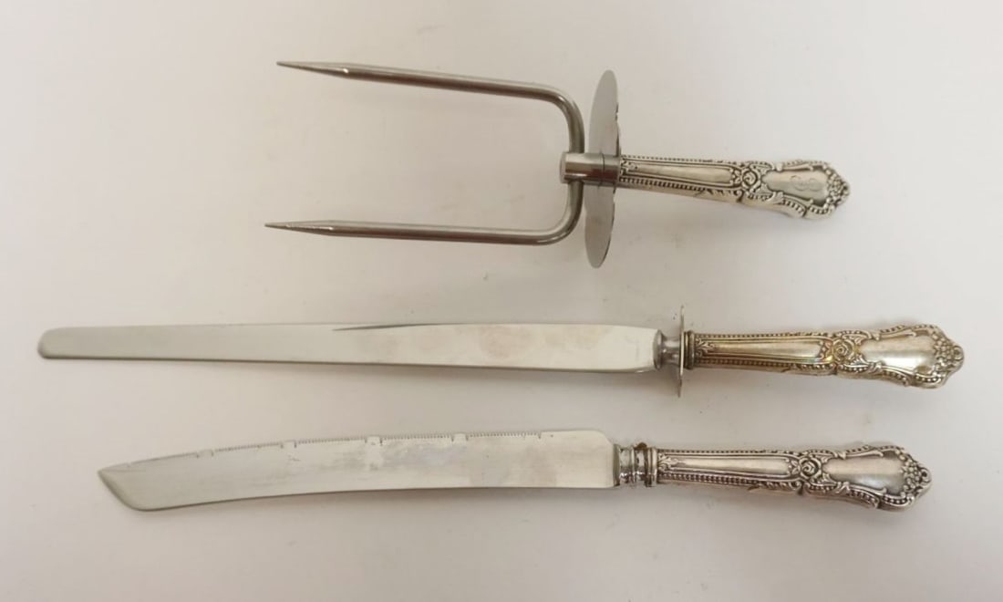 GROUP OF ASSORTED STERLING HANDLE SERVING PIECES (1 of 2)