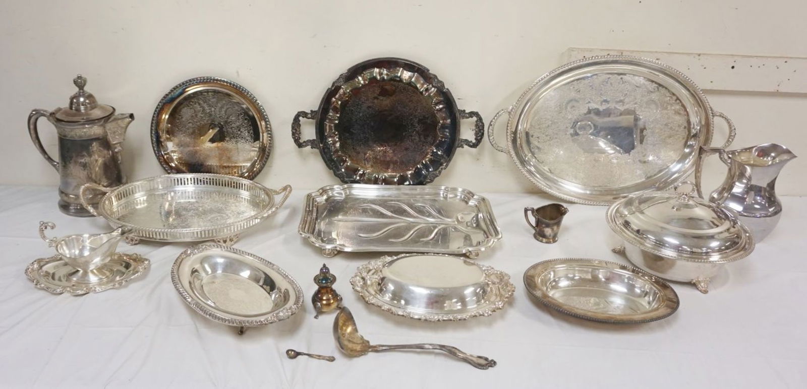 LARGE ASSORTMENT OF NICE SILVERPLATE ITEMS (1 of 7)