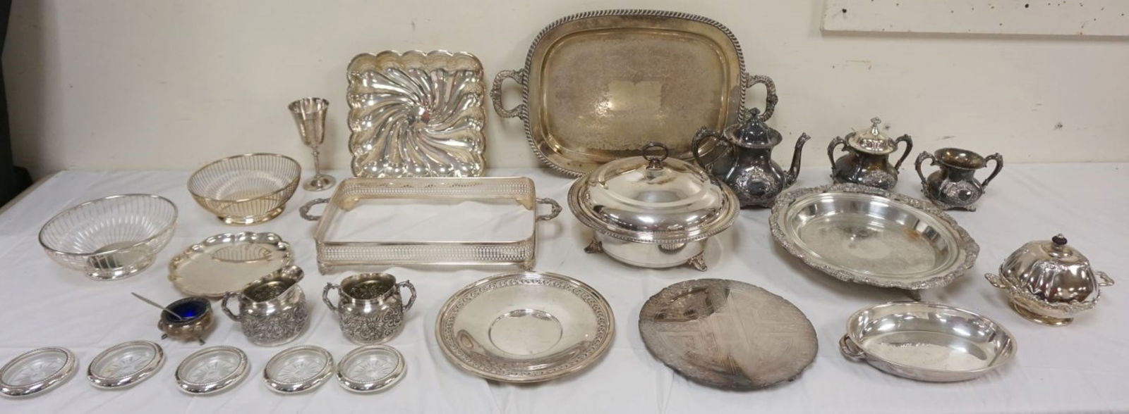 LARGE ASSORTMENT OF NICE SILVERPLATE ITEMS (1 of 6)